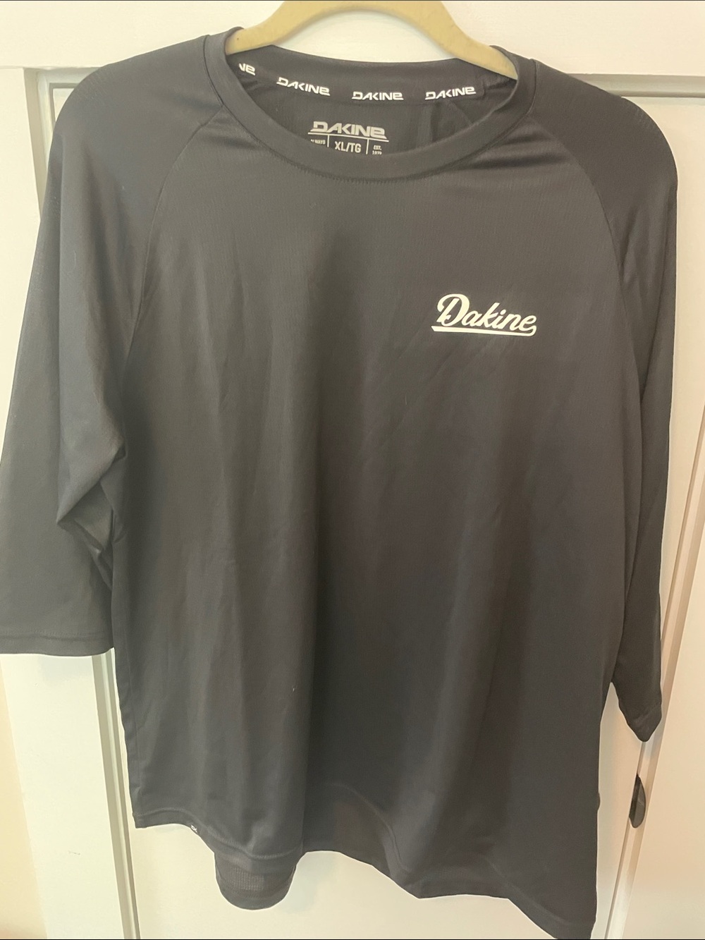 Men’s Dakine Black 3/4 Sleeve Tech Shirt with White Logo XL New with tags